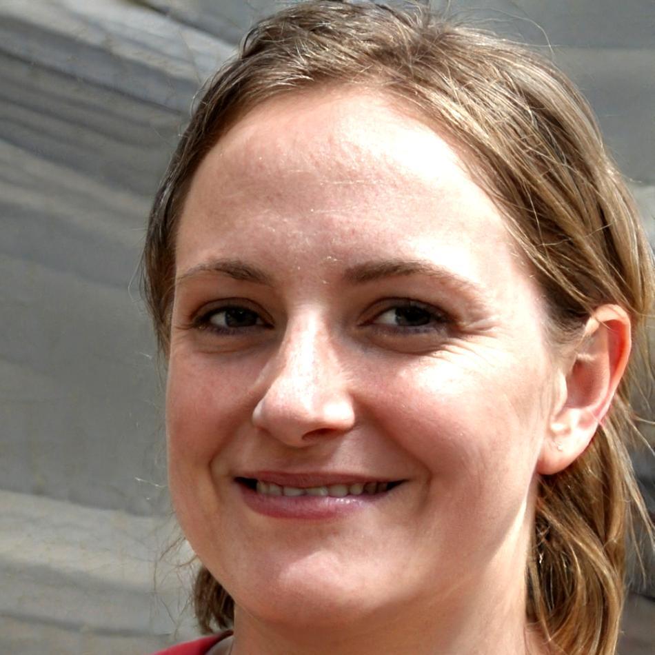 Dr. Sarah Müller, Leitende Finanzberaterin